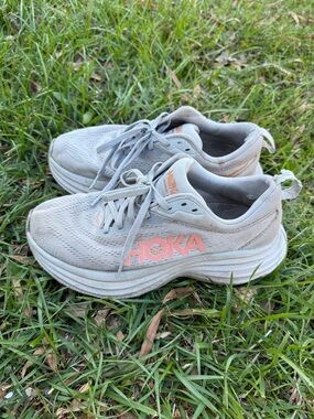 Hoka Women’s Running Shoes Bondi 8 Light Gray & Peach Size 7D Wide